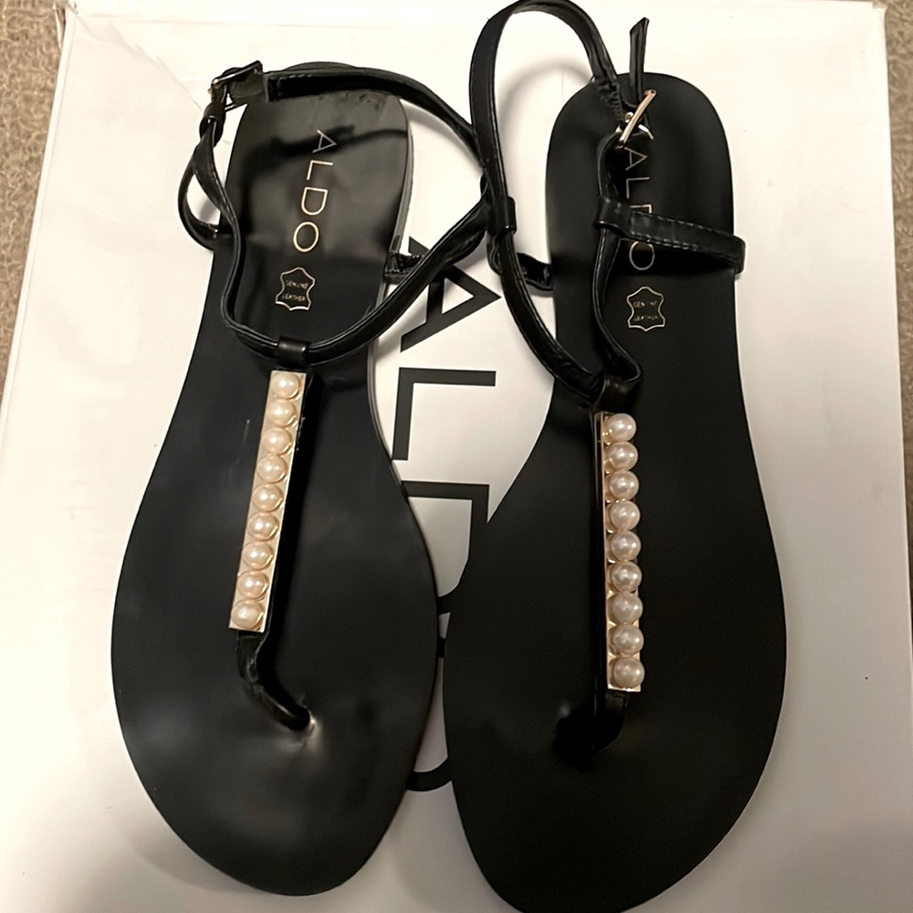 Aldo Pearl thong sandals Size 7.5